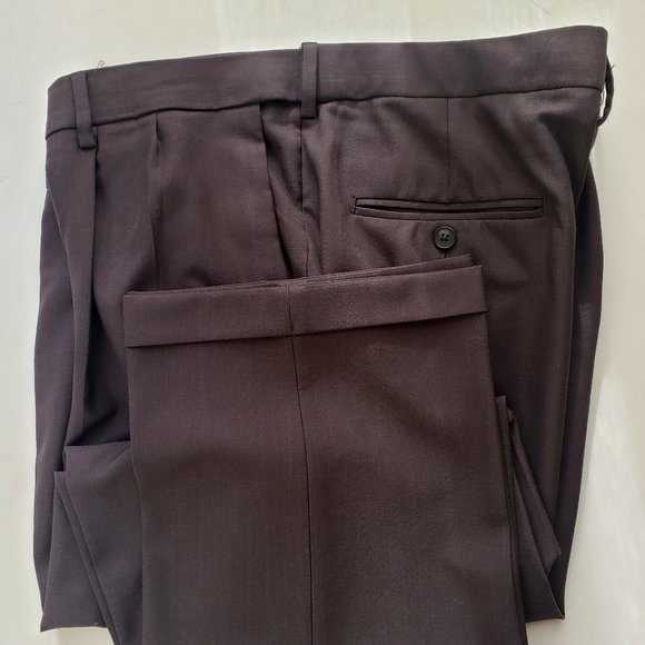 Haggar Classic Fit Premium Comfort Cuffed Dress Pant Pleated Front W38 L29 - Picture 1 of 7